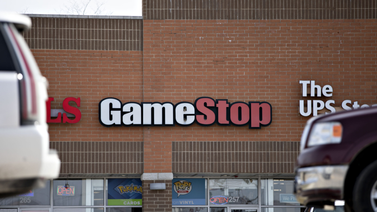 Vehicles pass outside a GameStop store in Morris, Illinois, U.S., on Monday, April 1, 2019. GameStop Corp. is scheduled to report quarterly earnings on April 2, 2019. Photographer: Daniel Acker/Bloomberg