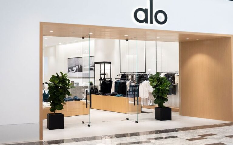 Alo Yoga – Luksusowa Moda Sportowa i Styl Życia w Ruchu