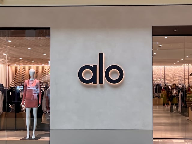 Alo Yoga – Where Mindful Movement Meets Modern Lifestyle